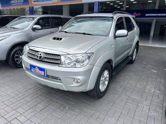 TOYOTA HILUX 2.5 4X4 CS CHASSI CABINE 16V TURBO DIESEL 2P MANUAL TOYOTA HILUX 2.5 4X4 CS CHASSI CABINE 16V TURBO DIESEL 2P MANUAL